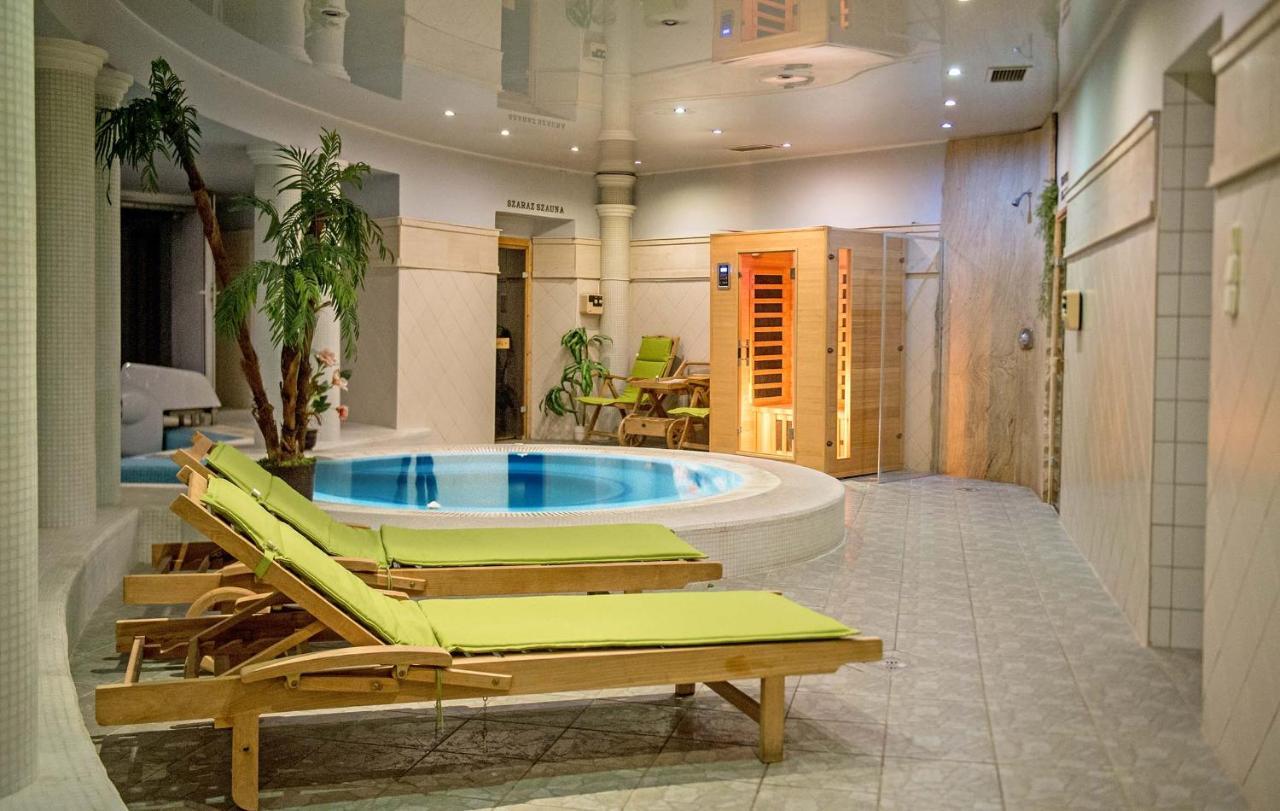 Hozam Wellness Es Apartman Szolnok Exterior foto