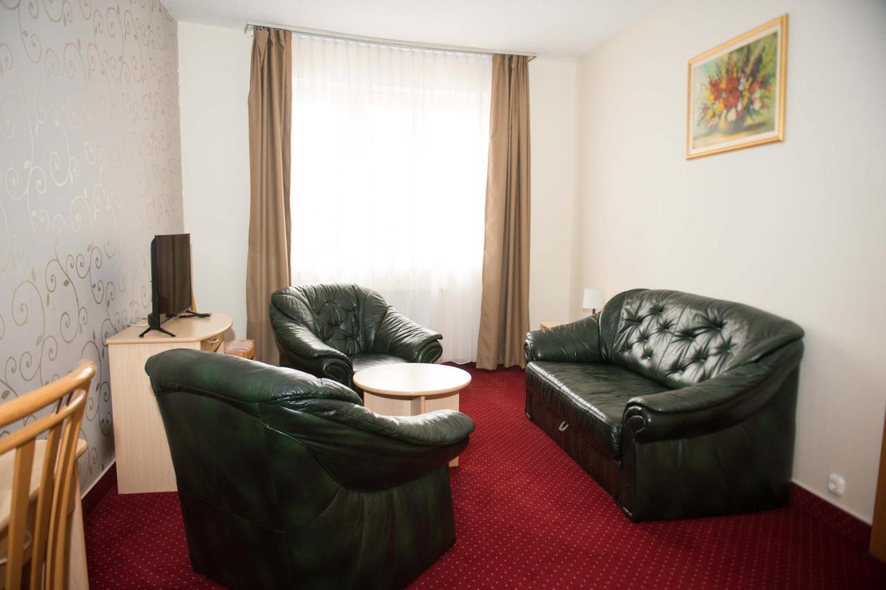 Hozam Wellness Es Apartman Szolnok Exterior foto