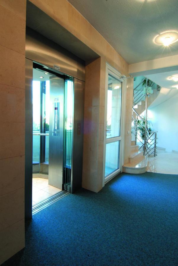 Hozam Wellness Es Apartman Szolnok Exterior foto
